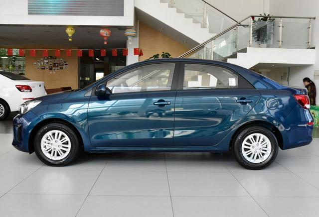 东风亮出“王牌”，比丰田威驰帅气，四缸自吸引擎+油耗5L，5.49W