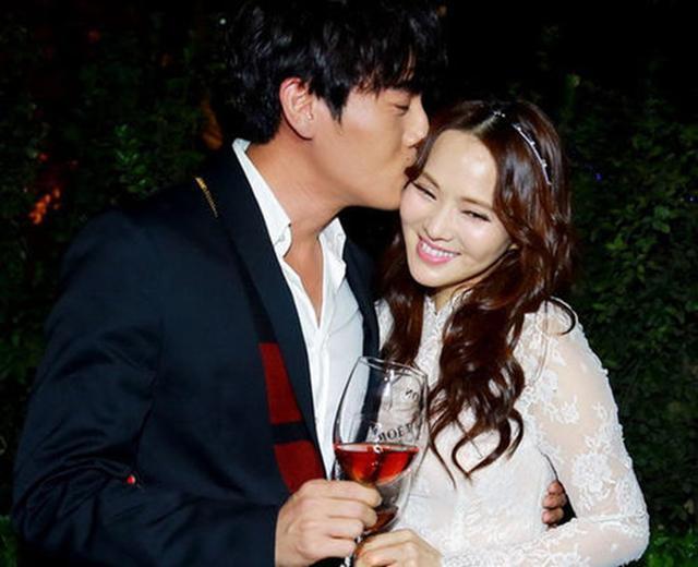 乘风破浪的伊能静，和她背后的两个男人