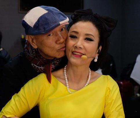 就在4天前风流赌王何鸿燊和“阿姐”汪明荃的关系终于“藏”不住