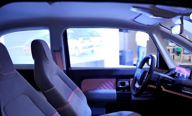 新宝骏E300，科幻外观，未来的座舱，配2-4个独立