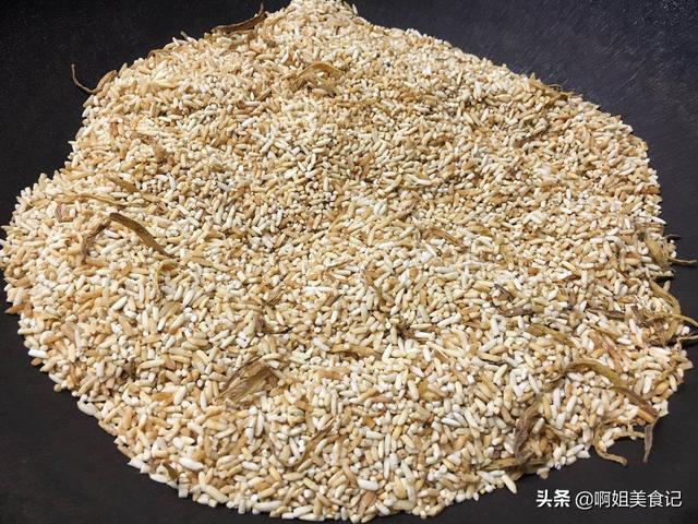 伏天姜米茶泡水喝，驱寒暖胃，一次做一罐，放半年都不会坏