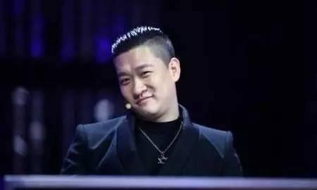 曹云金再次高调炫富，不炫豪车炫名酒，岳云鹏的一盘饺子足以秒杀