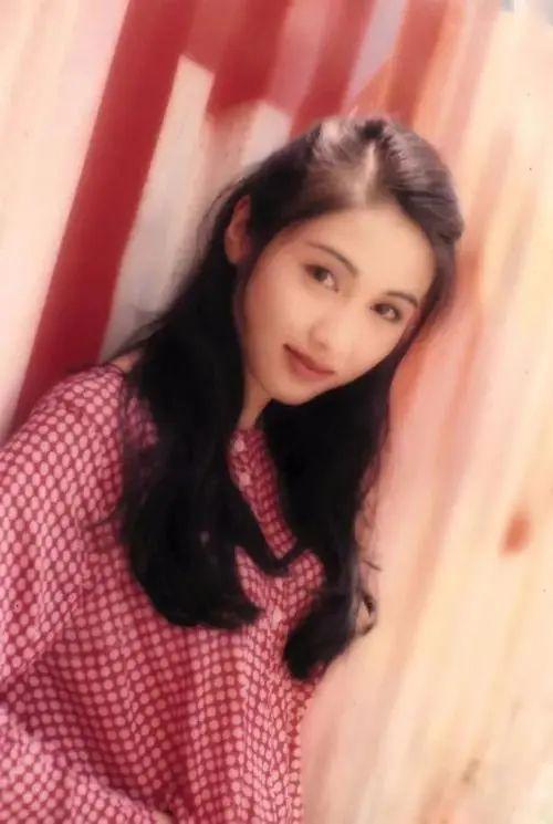 14岁出道，嫁给大15岁的“残疾”富豪，黎姿的传奇人生