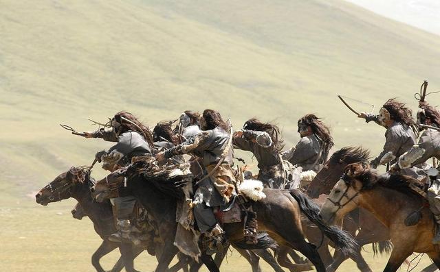 俄罗斯挖出匈奴古墓，墓中仅有的“陪葬品”，