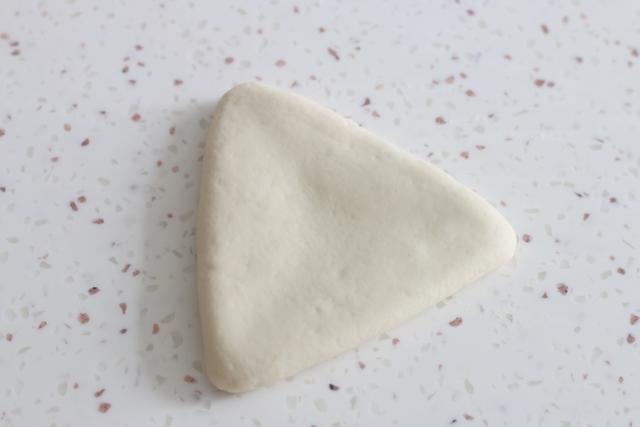 儿时最爱的糖三角的做法，不流糖不开裂，巧用筷子做出新花样