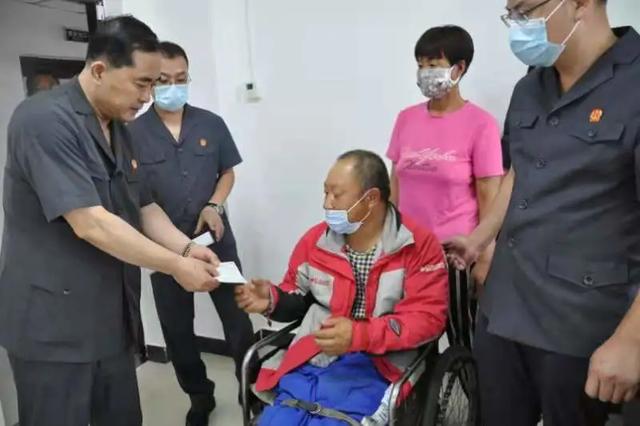 司法救助暖人心，群众致谢送锦旗