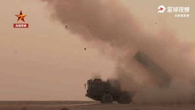 20岁女兵征服40吨远火车！网友：又美又飒