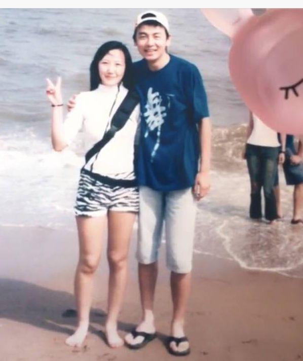 雷佳音娇妻晒跳舞视频，小蛮腰抢镜，跳舞又A又飒超有范