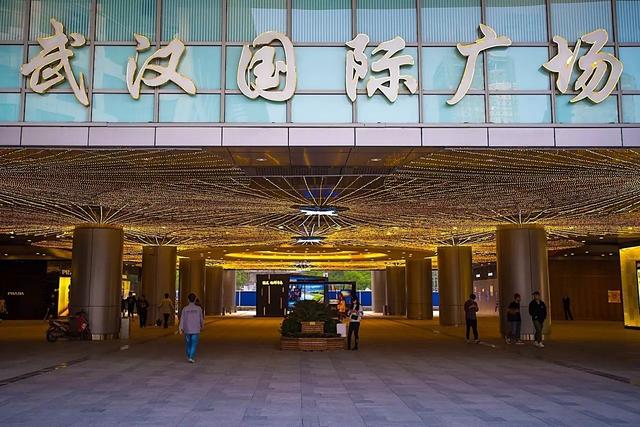 武汉豪车最多的7家停车场大曝光！贫穷限制了你