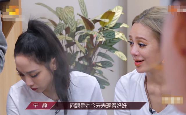 被问淘汰后还回节目吗，张雨绮回答超霸气，李斯丹妮表情太真实了