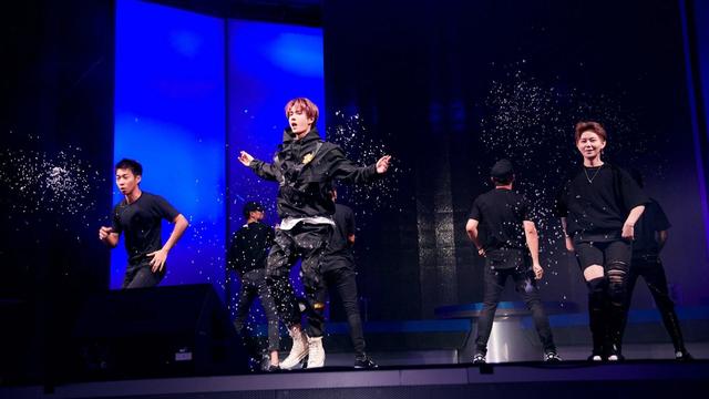 《完美的夏天》成乐华团建综艺，乐华三大顶流