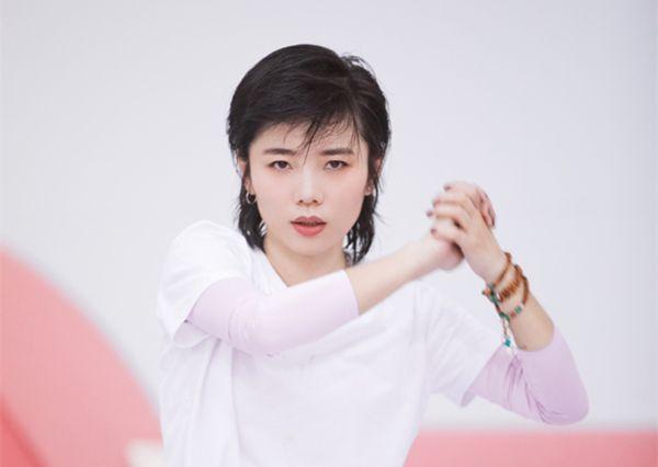许飞p黄晓明结婚照后续：“我检讨，好心办坏事”