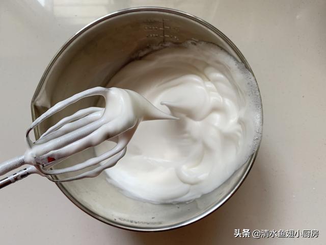 糯米蛋糕外皮酥脆，内里细腻又软糯，全新口感，吃着没够