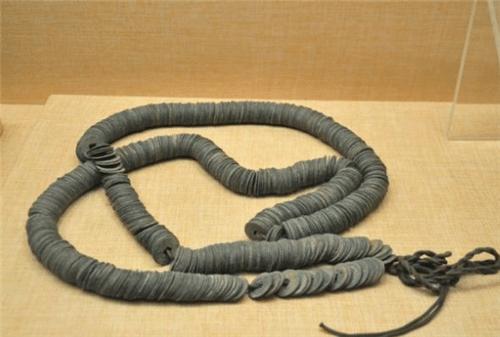 古人吃完饭放下一锭银子就走，店家为何从不清点，怎知饭钱够了？