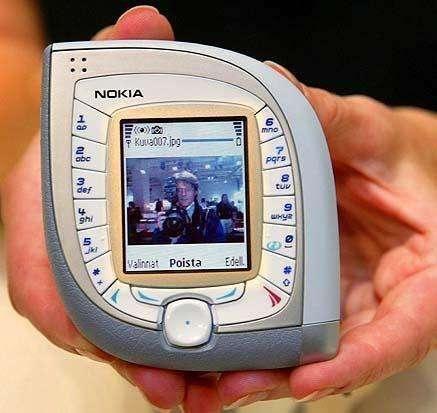 十五年前的直板机皇诺基亚NOKIA 7610拆解，时代艳惊四座的设计！