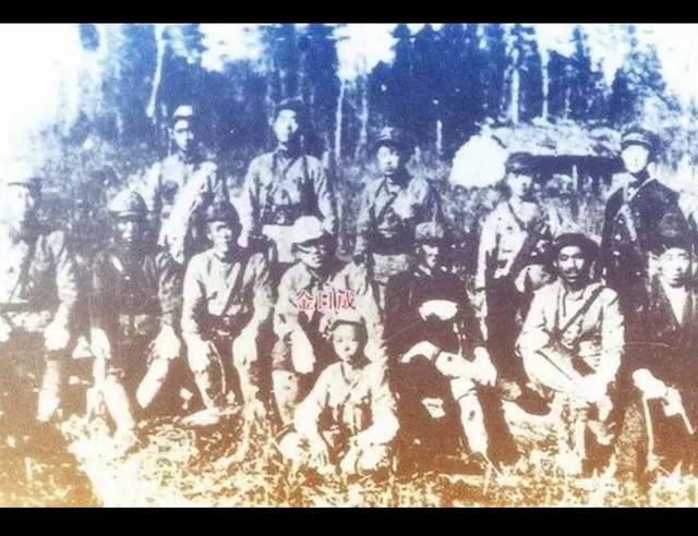 他和杨靖宇是亲密战友，与金日成在抗联是搭档