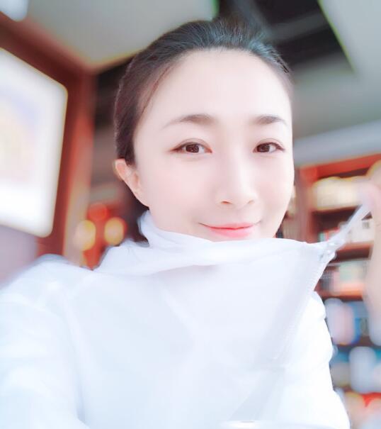 孙红雷近况，小15岁娇妻王骏迪气质脱俗，一袭长