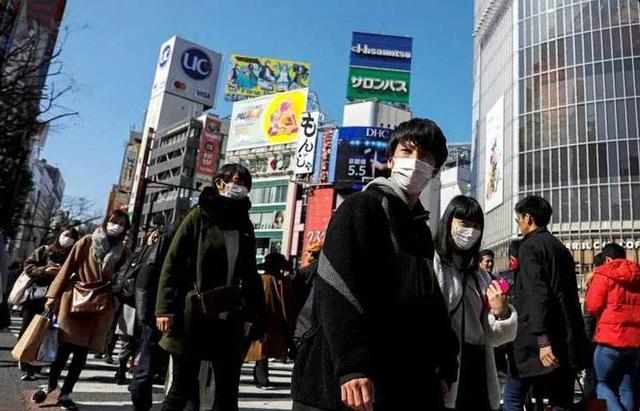 疫情危机还未解除，为何日本民众排队抢购没人