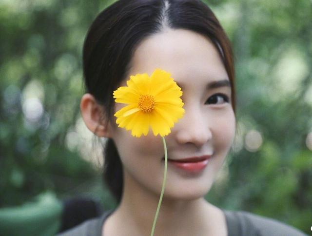 温婉既腹黑的李沁，剧外是青春靓丽甜美的，3