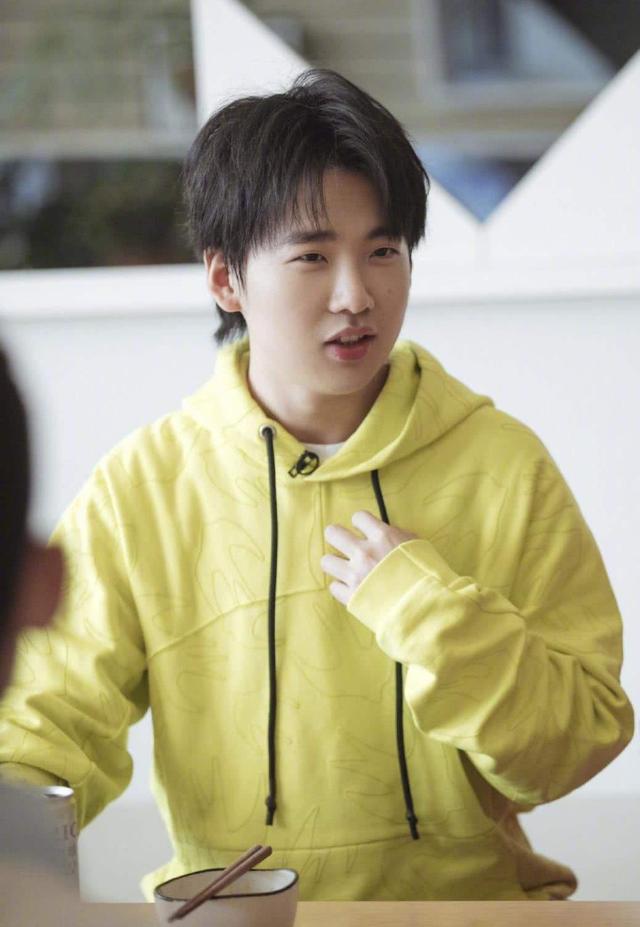 德云社“入不敷出”，少班主郭麒麟成劳模，连