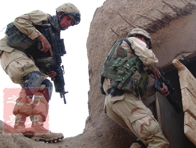 倾泻火力还是节省弹药？从轻机枪供弹方式看中