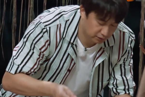 《向往4》被喷假，众人都夸炸牛奶好吃，可桌上的剩菜怎么解释？