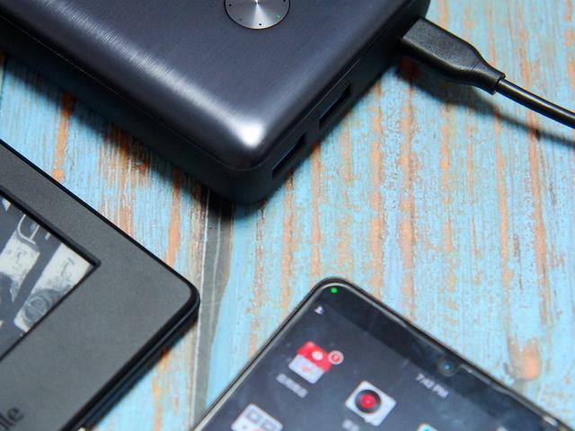 重量级供电模式支持78W快速充电的怪兽级ANKER充电宝