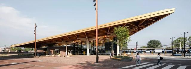 小体量 | 火车站——三角形的木质屋顶