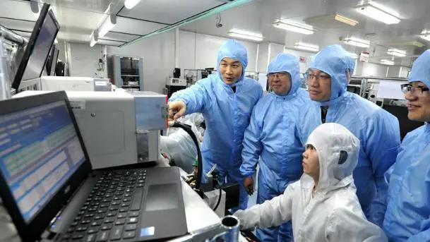 中国迎来机会？美国众多科学家被迫离开，美科