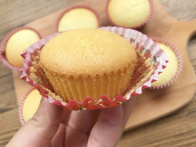 海绵蛋糕在家做，不用分蛋新手也能零失败，平整不开裂，松软香甜