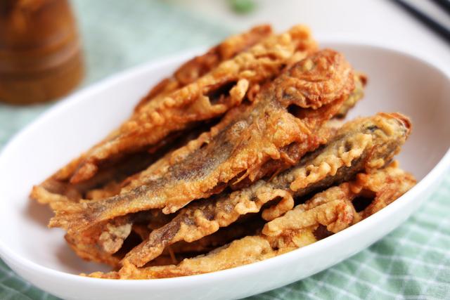 这种小鱼又鲜又嫩，好吃又便宜，学会这个做法，比外面做的还好吃