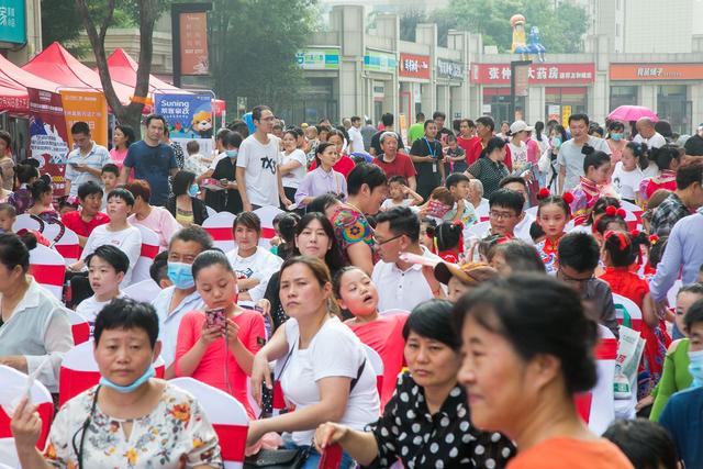 郑州高新万达广场社区行开启“福利派对”，来了就能赚到