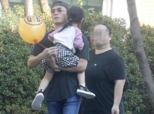 霍建华林心如带3岁女儿现身，女儿身高惊人，颜值超高