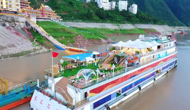 赵丽颖加入《中餐厅》，看完宿舍后，和颖宝的