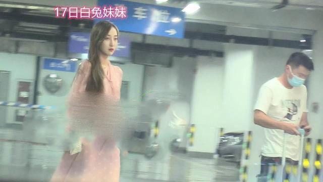 登顶|林更新登顶微博热搜！4天夜会两美女举止亲密 遭调侃被王思聪带坏