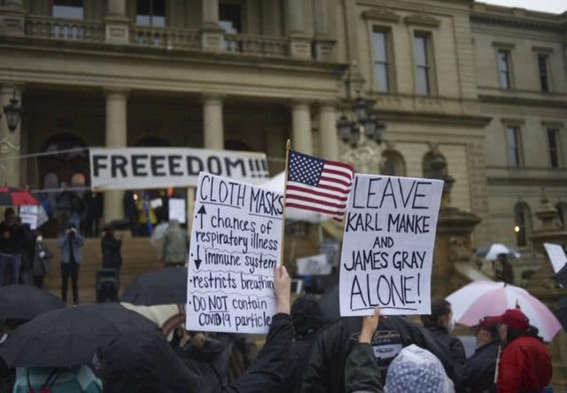 不惧新冠患者超141万例，数百示威者上街要自由