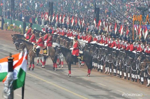 大国陆军欲将骑兵改成坦克团，民众怒了：这是