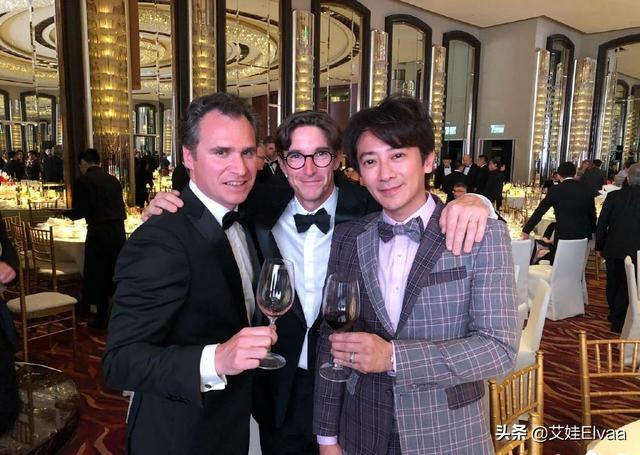 孙耀威15年后首登天天，穿皮背心流苏衫，47岁烫卷发重现顽童风采