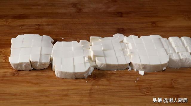 天热喝什么汤？嫩滑的豆腐，酥软的蛋皮，教你做豆腐蛋皮汤