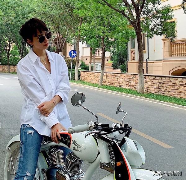 卢靖姗越来越庚化！剪小男孩头穿露脐装，隔着