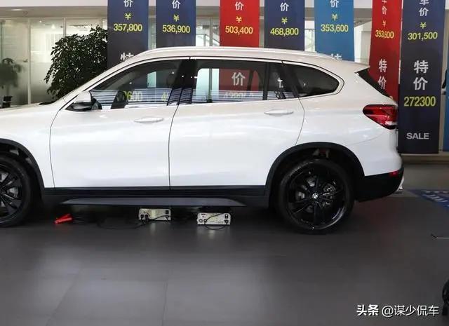 宝马终于坐不住了！从27.88W跌至20.31W，霸气不输奔驰GLA