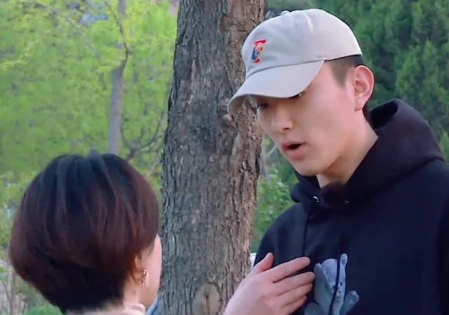 分手传闻后陈小纭发文称赞绿色好看，疑暗示于小彤劈腿两人已分手