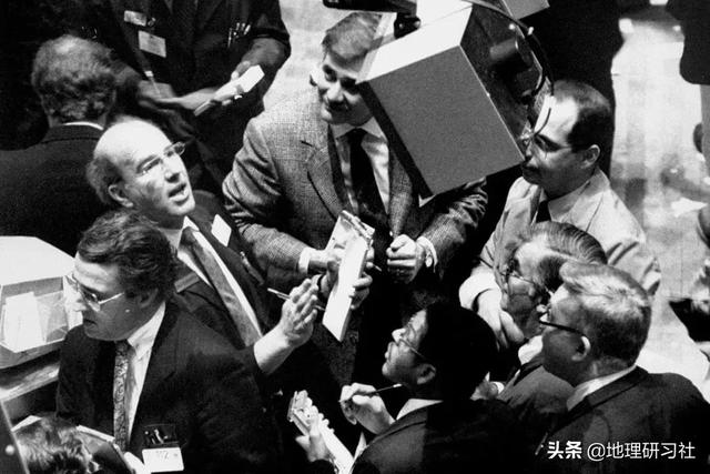 沙特向俄罗斯开打石油战背后有什么阴谋？｜地理研习社