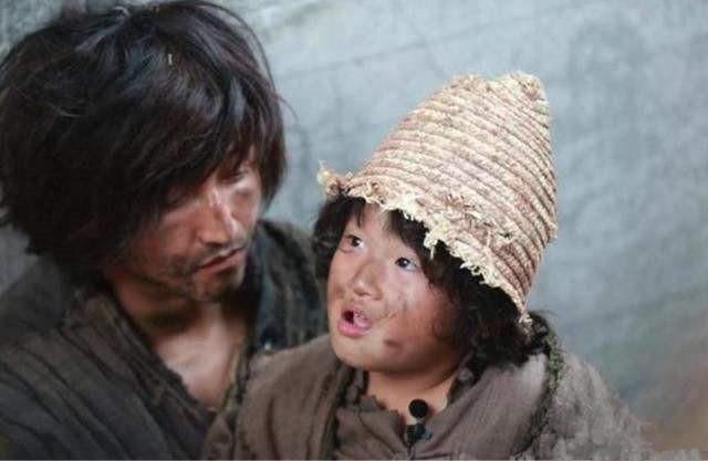 老和尚把钱给一乞丐说：往北走，有奇遇，后乞丐成开国皇帝