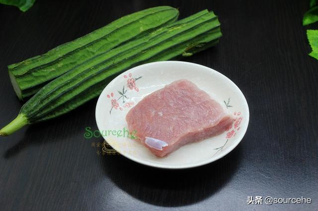 进入8月，吃红豆绿豆都不如吃这瓜，加肉炒鲜香味美，营养全面