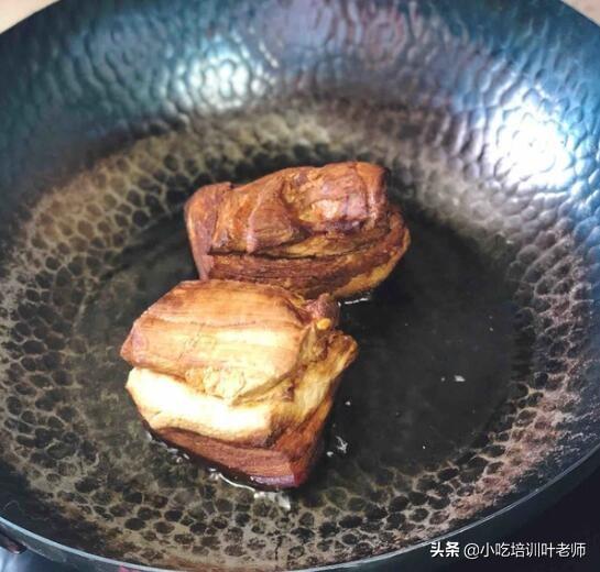 做了30年大厨的爷爷教扣肉做法，简单三步，扣肉肥而不腻越吃越香