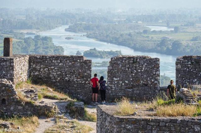 扶不起的“阿斗”国家，我们支援20年苏联支援15年，依然一贫如洗