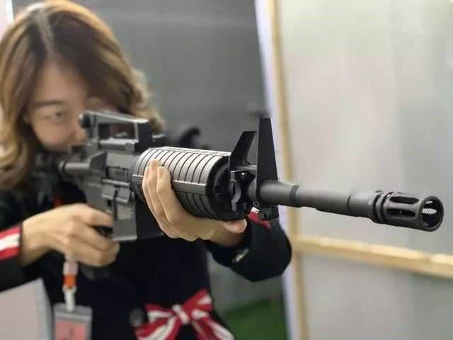 中国有真枪体验馆吗？有，普通人也能玩，但要