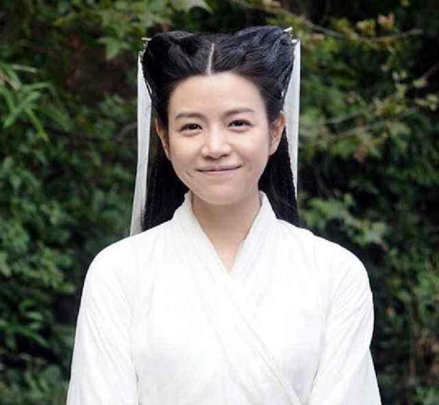 baby小龙女造型曝光后，于正发文狂吹彩虹屁，陈妍希粉丝怒了