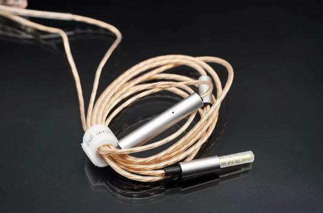 高颜值还有高性价比，入门HIFI耳机兴戈觅澈MT1